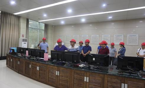 发展集团党委书记、董事长谭建华带队督查分华亿手机平台防洪防汛工作